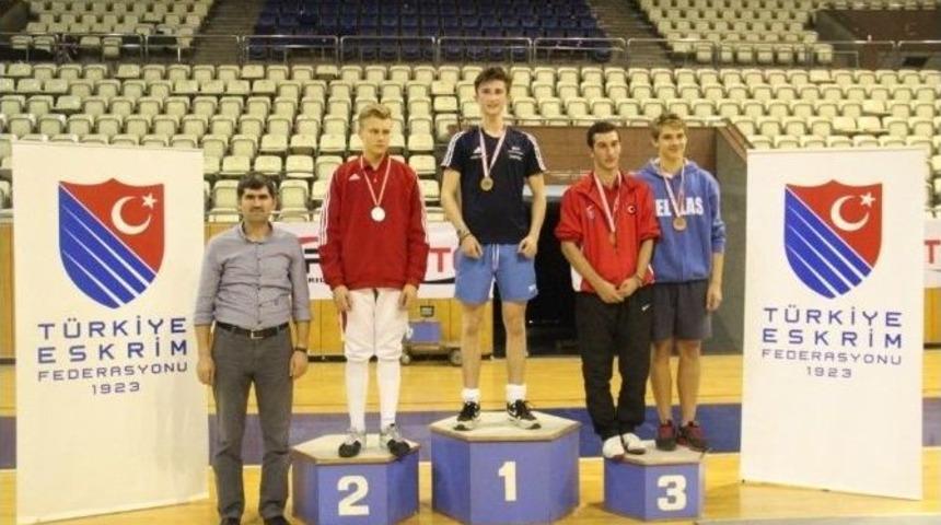 Mersinli Milli Eskrimci, Avrupa Yıldızlarda Bronz Madalya Kazandı