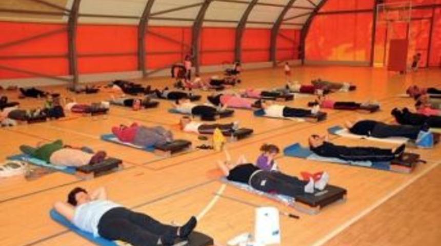 Kepezli Kadınlara Aeorobik Ve Pilates