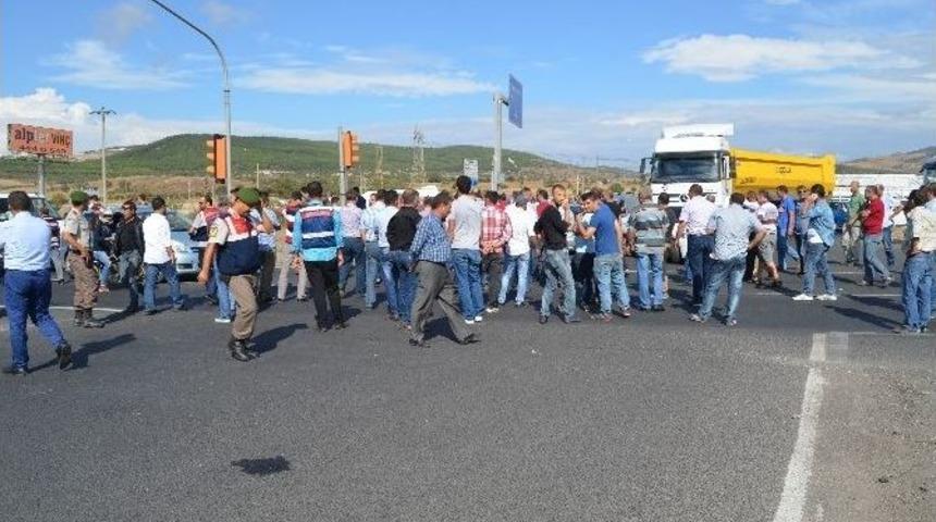 Erol Evcil&rsquo;in Fabrikasında Maaş Alamayan İş&ccedil;iler Yol Kapattı