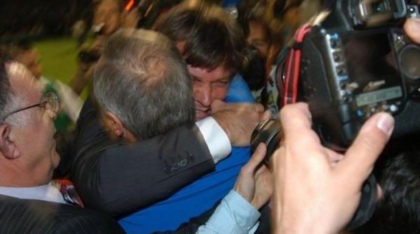 Bursaspor'da Aynı Statta Ertuğrul Sağlam'ın Farklı G&ouml;zyaşları