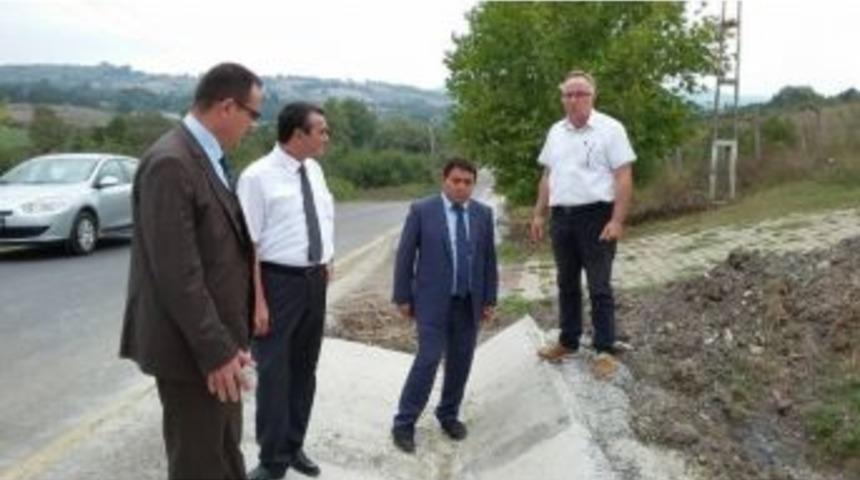 Altınova Yollarına Trapez Su Kanalları Yapılıyor