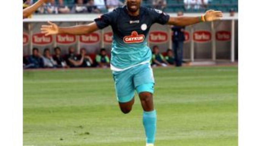 &Ccedil;aykur Rizesporlu Kweuke'nin G&ouml;z&uuml; Rekorda