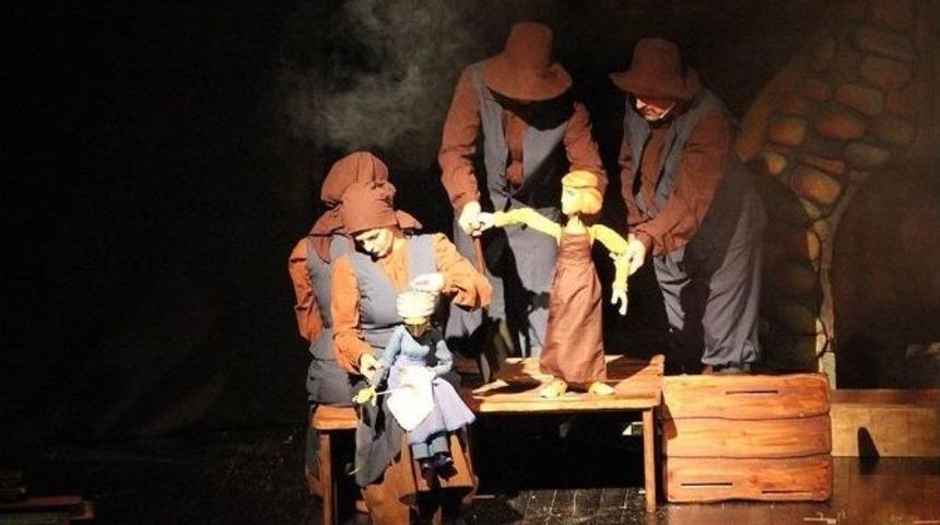 Uluslar Arası Festivalde J&uuml;ri