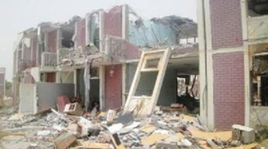 Suudi Bombardımanı D&uuml;ğ&uuml;n&uuml; Kana Buladı: 131 &Ouml;l&uuml;