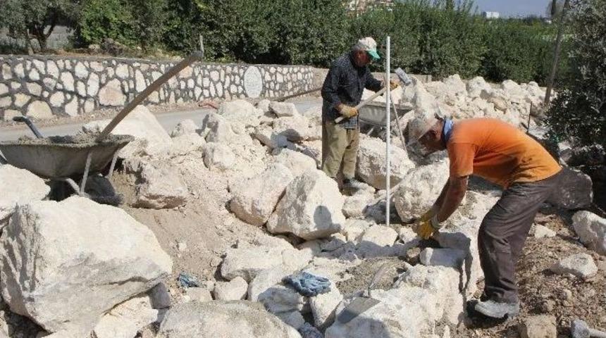 Toroslar Belediyesi &Ccedil;opurlu&rsquo;ya Meydan Yapıyor