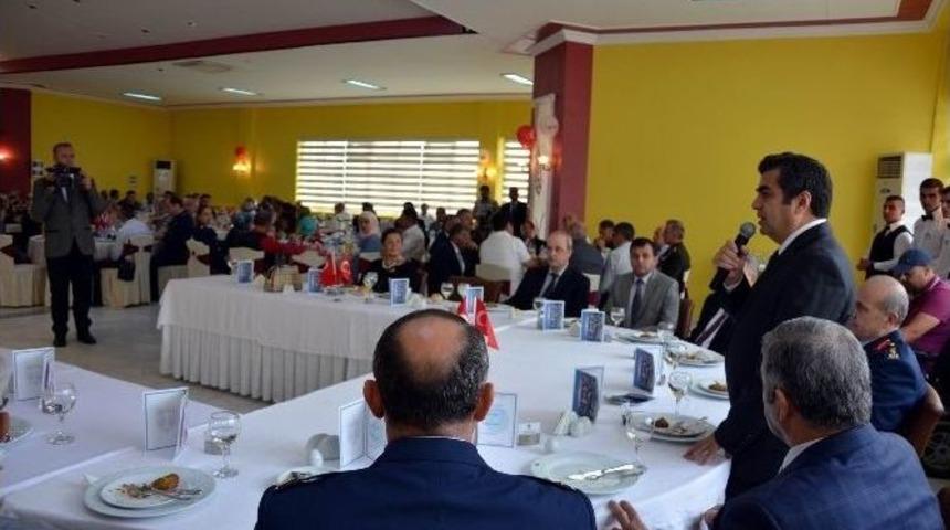 Vali D&uuml;zg&uuml;n Gazilerle Birlikte Oldu