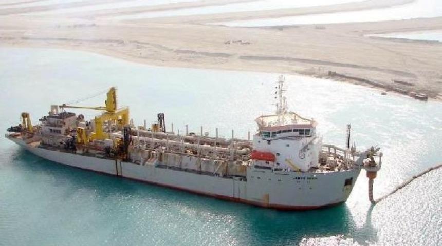 Dubai'deki Palmiye Adaları'nın Yapımında Kullanılan Gemi, 3'&uuml;nc&uuml; Havalimanı I&ccedil;in Dolgu Yapıyor