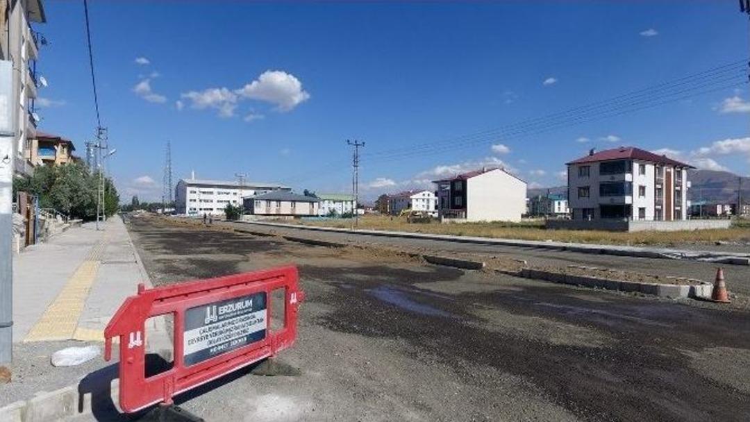 B&uuml;y&uuml;kşehir Dadaşkent&rsquo;te De Caddeleri Yeniliyor