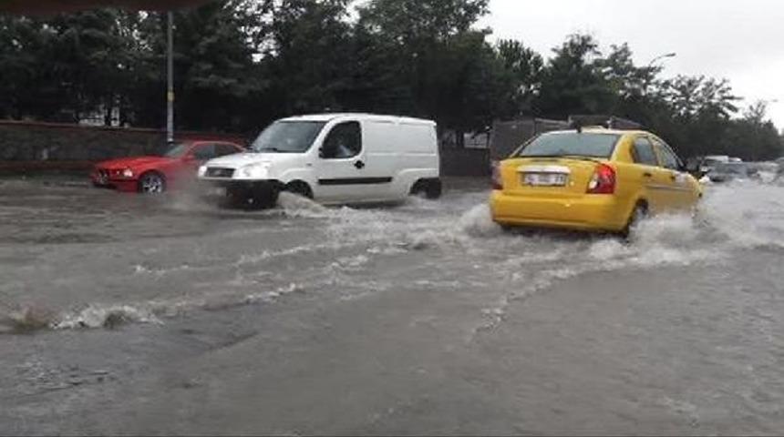 &Uuml;mraniye'de Bir&ccedil;ok Ev Ve Işyeri Sular Altında Kaldı