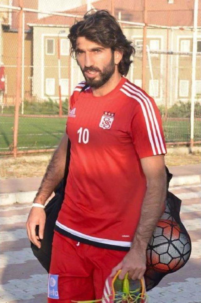 Medicana Sivasspor Burhan Eşer'e Sahip Çıktı