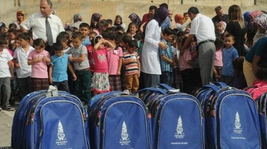 124 Okulda 6 Bin &Ouml;ğrenciye Kırtasiye Yardımı