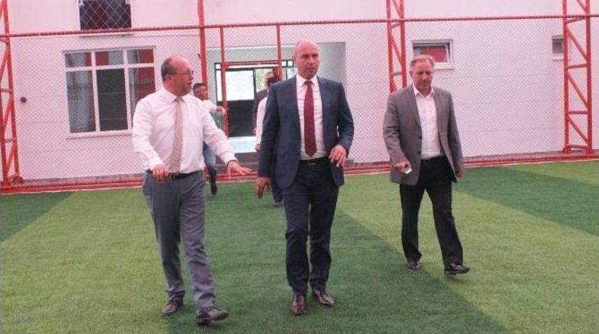 Tekkek&ouml;y Belediyesi&rsquo;nden Kapalı Halı Saha