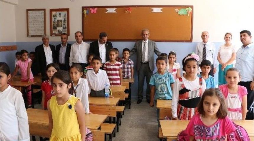 Başkan Demirkol&rsquo;dan İl&ccedil;edeki T&uuml;m Okullara Kırtasiye Desteği