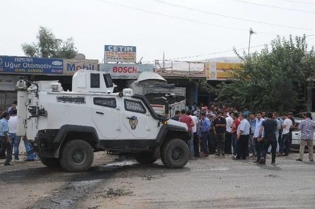 Cizre’de Frenleri Boşalan Park Halindeki Tır İş Yerlerine Girdi