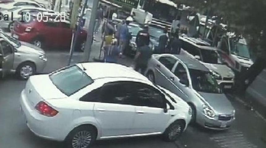 Tır S&uuml;r&uuml;c&uuml;, Direksiyon Başında Kalp Krizi Ge&ccedil;irdi