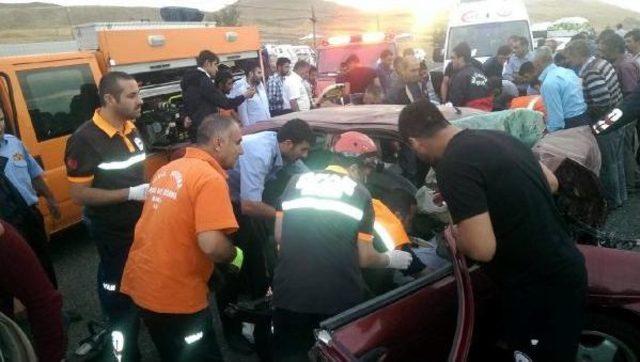 Van'da Trafik Kazası: 2 Ölü