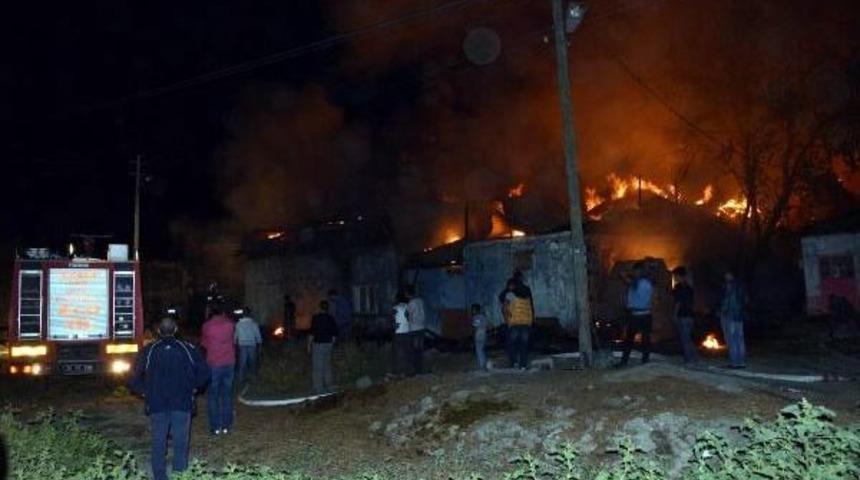 Alevlerin Sardığı G&uuml;zelova K&ouml;y&uuml;nde Can Pazarı