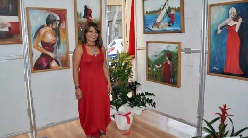 &lsquo;kırmızılı Kadınlar&rsquo; Sergisi Fo&ccedil;a&rsquo;da A&ccedil;ıldı