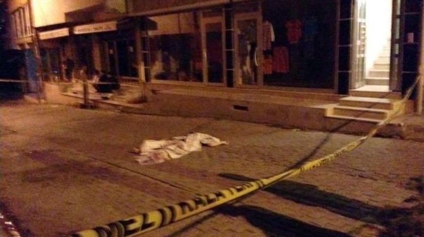 Cam Silerken D&ouml;rd&uuml;nc&uuml; Kattan D&uuml;şen Kadın &Ouml;ld&uuml;