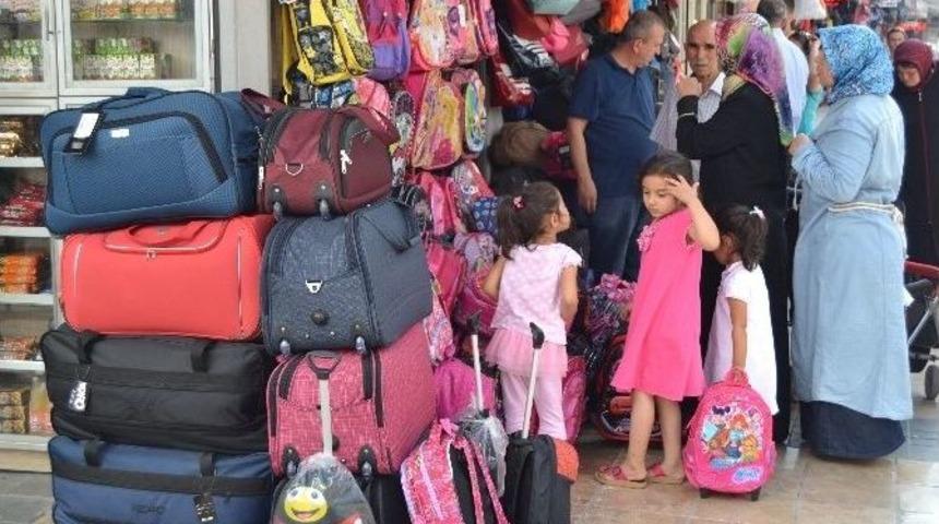 Okulların A&ccedil;ılması Esnafın Y&uuml;z&uuml;n&uuml; G&uuml;ld&uuml;rd&uuml;