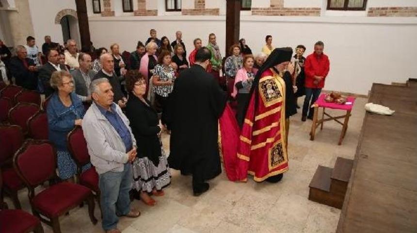 Yunanistan&rsquo;Dan Gelen Rumlar G&ouml;lyazı&rsquo;Da Ayine Katıldı
