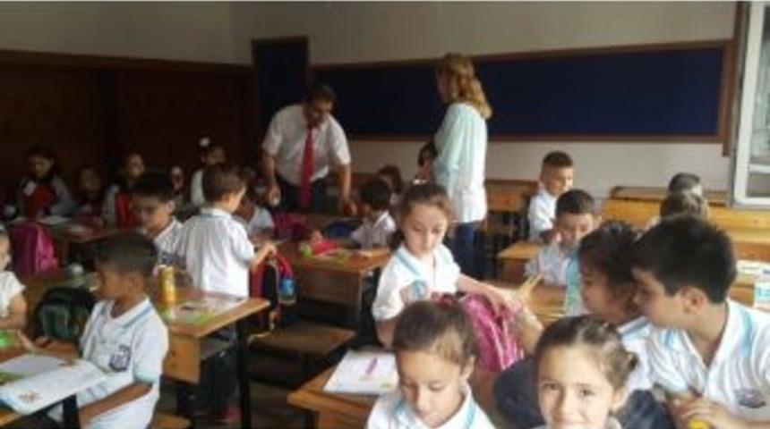 &Ccedil;ocukları Okula Oyunla Alıştırıyorlar