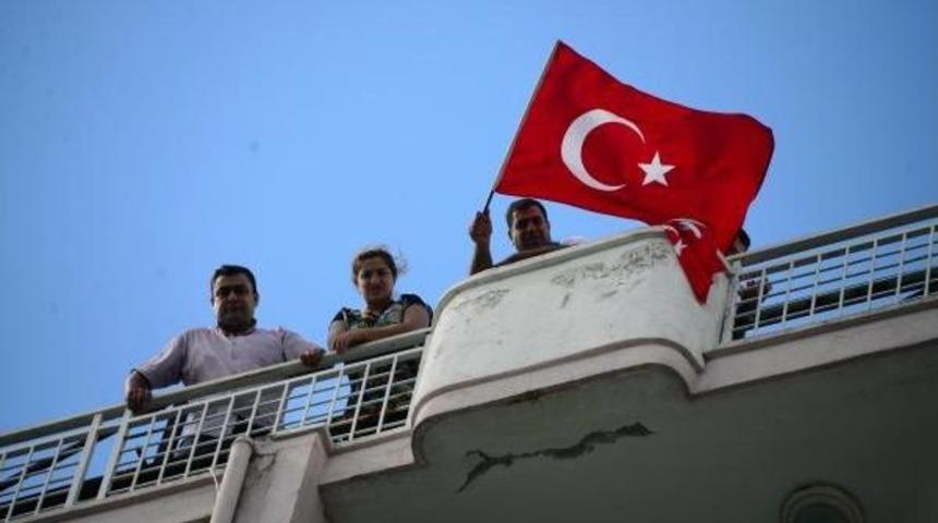 Adana'da Işten Atılan Iş&ccedil;iler Dama &Ccedil;ıktı