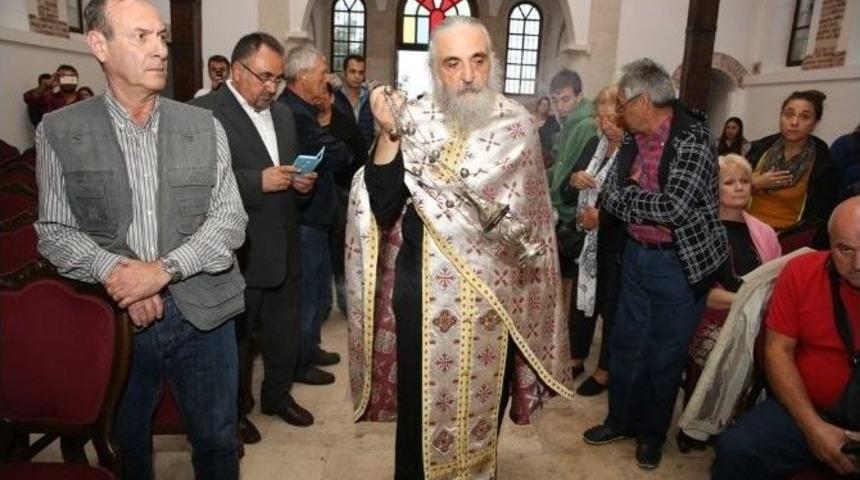 Yunanistan&rsquo;dan Gelen Rumlar G&ouml;lyazı&rsquo;da Ayine Katıldı