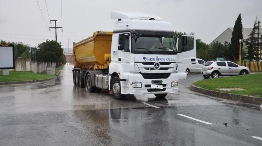 Tekirdağ&rsquo;da Tır&rsquo;la Kamyonet &Ccedil;arpıştı: 1 Yaralı