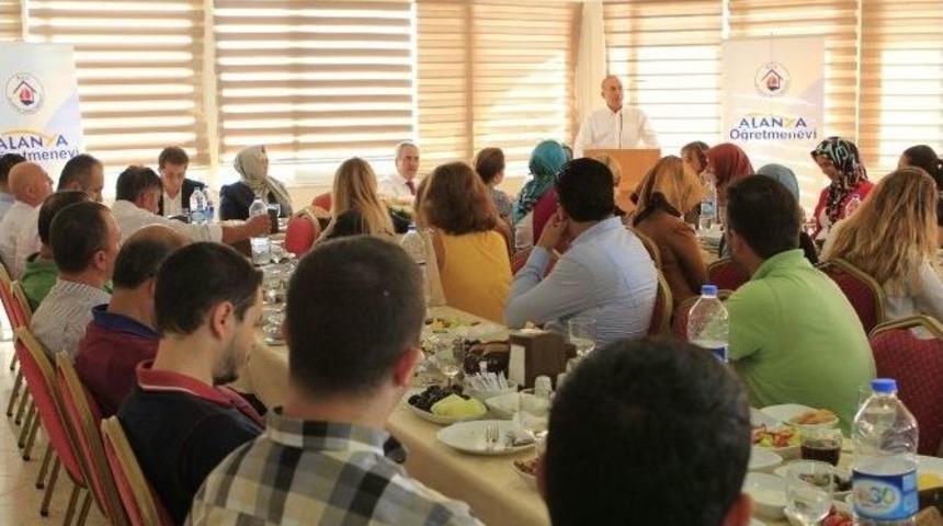 Ak Parti Genel Başkan Yardımcısı Mevl&uuml;t &Ccedil;avuşoğlu: