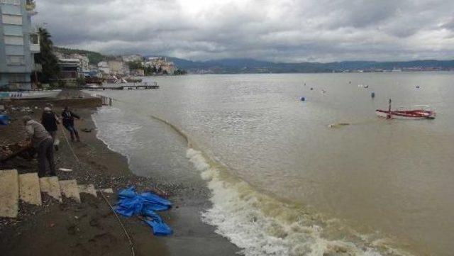 Küçükkumla'da Sel Evlere Fırtına Sandal Yatlara Zarar Verdi.