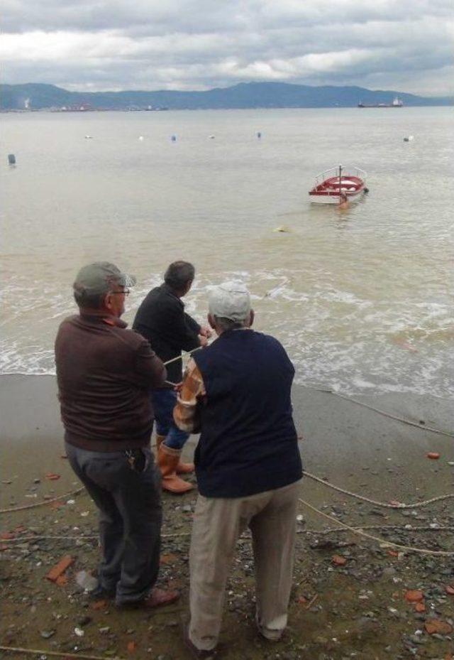 Küçükkumla'da Sel Evlere Fırtına Sandal Yatlara Zarar Verdi.