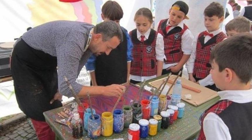 Kuşadalı Sanat&ccedil;ılar Kardeş Şehir Sınaıa&rsquo;da Kuşadası&rsquo;nı Temsil Etti