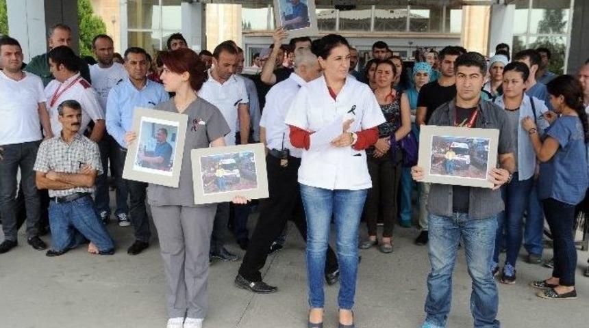 Cizre&rsquo;de Sağlık&ccedil;ılara Y&ouml;nelik Şiddet Olayları Protesto Edildi
