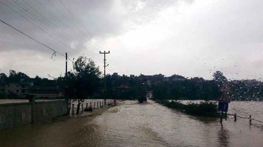 Şiddetli Sağnak Sapanca'yı Vurdu (2)