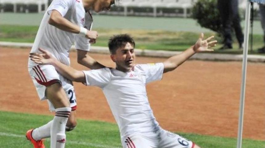 Altınordu'nun 2 Yeteneği Yedeğe &Ccedil;akıldı