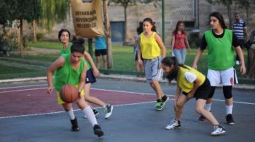 Diyarbakır&rsquo;da Sokak Basketbol Turnuvası Başladı