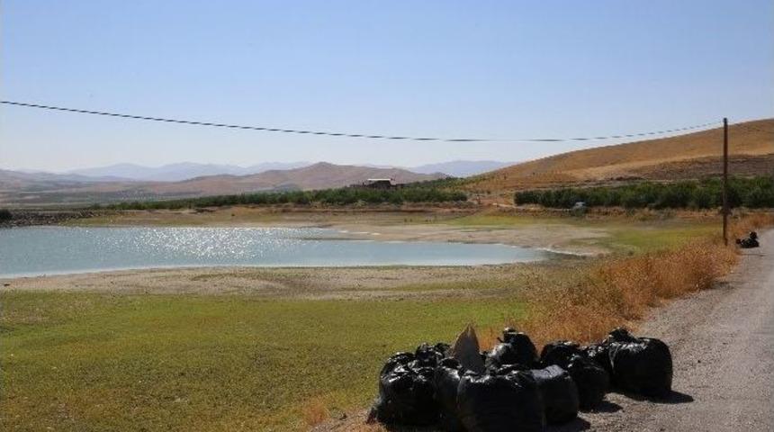 Kaldırım G&ouml;leti&rsquo;nin &Ccedil;evresi Temizlendi