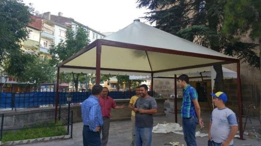 Niğde Belediyesinden Dışarı Cami&rsquo;ye G&ouml;lgelik Hizmeti