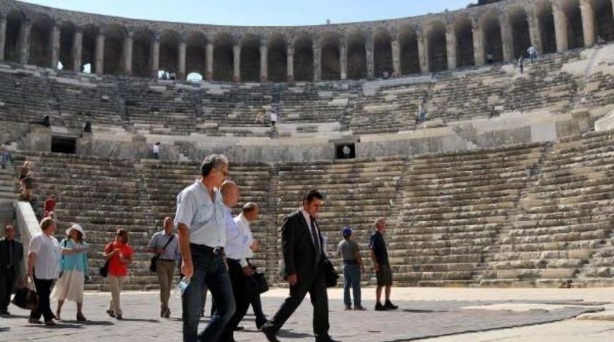 'aspendos En Uygun Şekilde Restore Edilmiş'