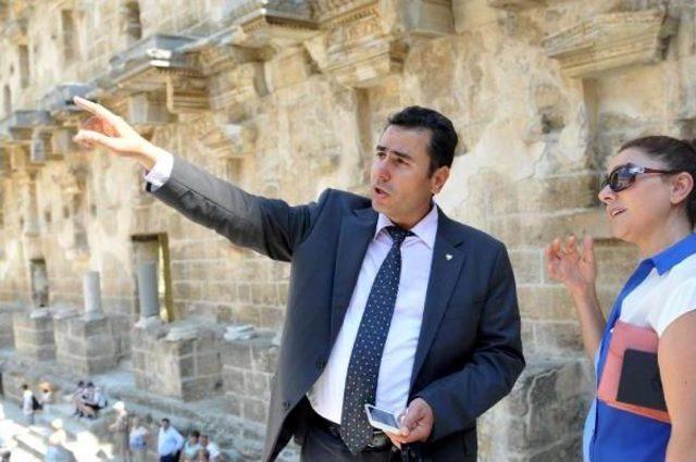 'aspendos En Uygun Şekilde Restore Edilmiş'