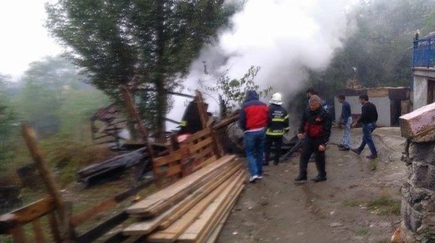 Salça Yaparken Yangın Çıktı