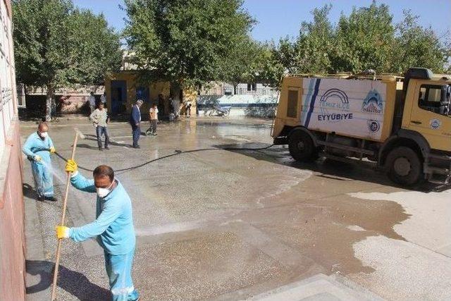 Eyyübiye Belediyesi, Okullarda Temizlik Çalışması Başlattı