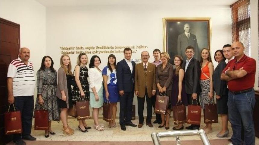 Tatar Gen&ccedil;lik Heyeti&rsquo;nden Başkan B&uuml;y&uuml;kerşen&rsquo;e Ziyaret