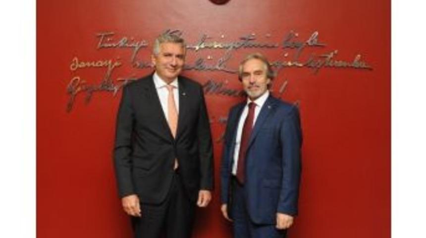 İso Başkanı Eğitimin &Uuml;retim K&uuml;lt&uuml;r&uuml;nden Uzak Olduğu Konusunda Uyardı