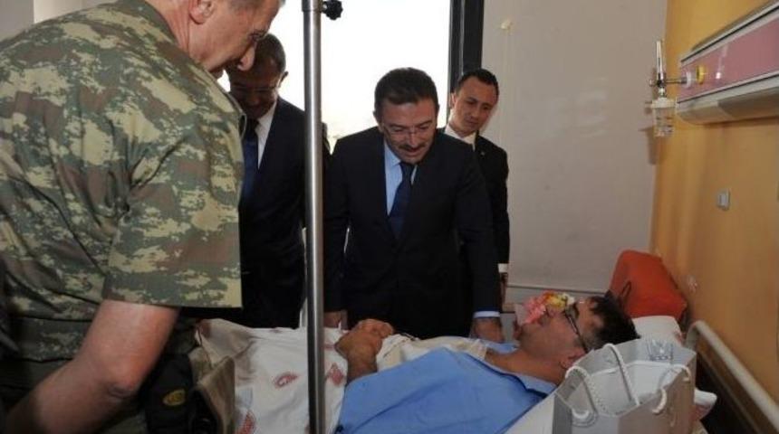 İ&ccedil;işleri Bakanı Altınok Yaralı Askerleri Ziyaret Etti