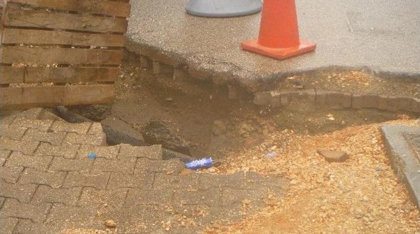 Bilecik’te Sağanak Yağış Yollara Zarar Verdi