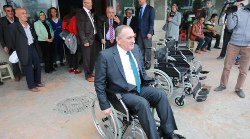 Başkan Tekerlekli Sandalyeyle Dolaştı, Engellileri Anladı