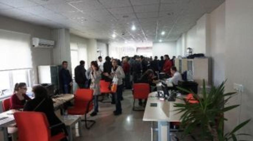 Son G&uuml;ne Kalınca G&uuml;n Boyunca Sırada Beklediler