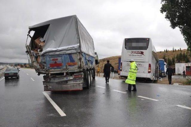Eskişehir de Zincirleme Kaza: 10 Yaralı 2